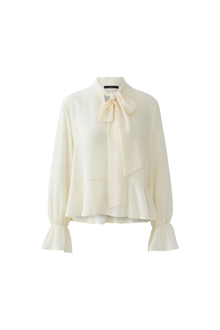 Flowing blouse with tied collar