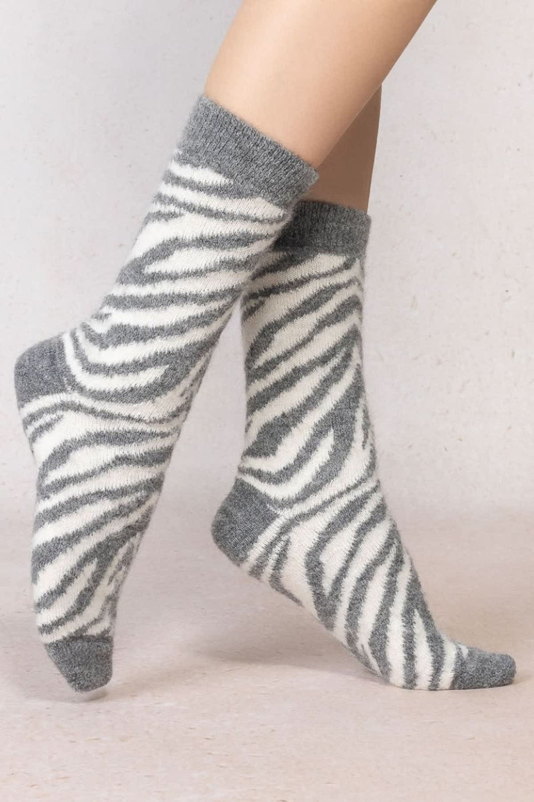 Chaussettes en laine d’alpaga motif zèbre vue de face pour femme Bleuforêt