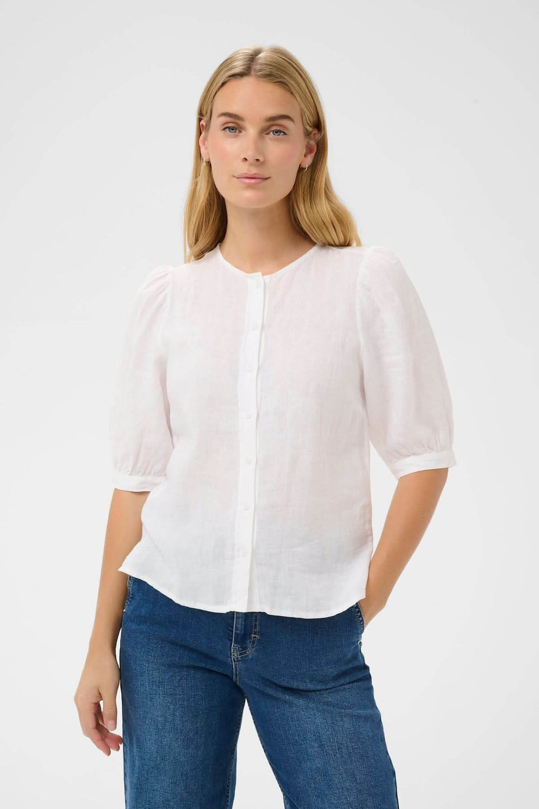 Blouse Azra - Chemisier léger à coupe droite avec manches bouffantes pour un style intemporel et féminin.