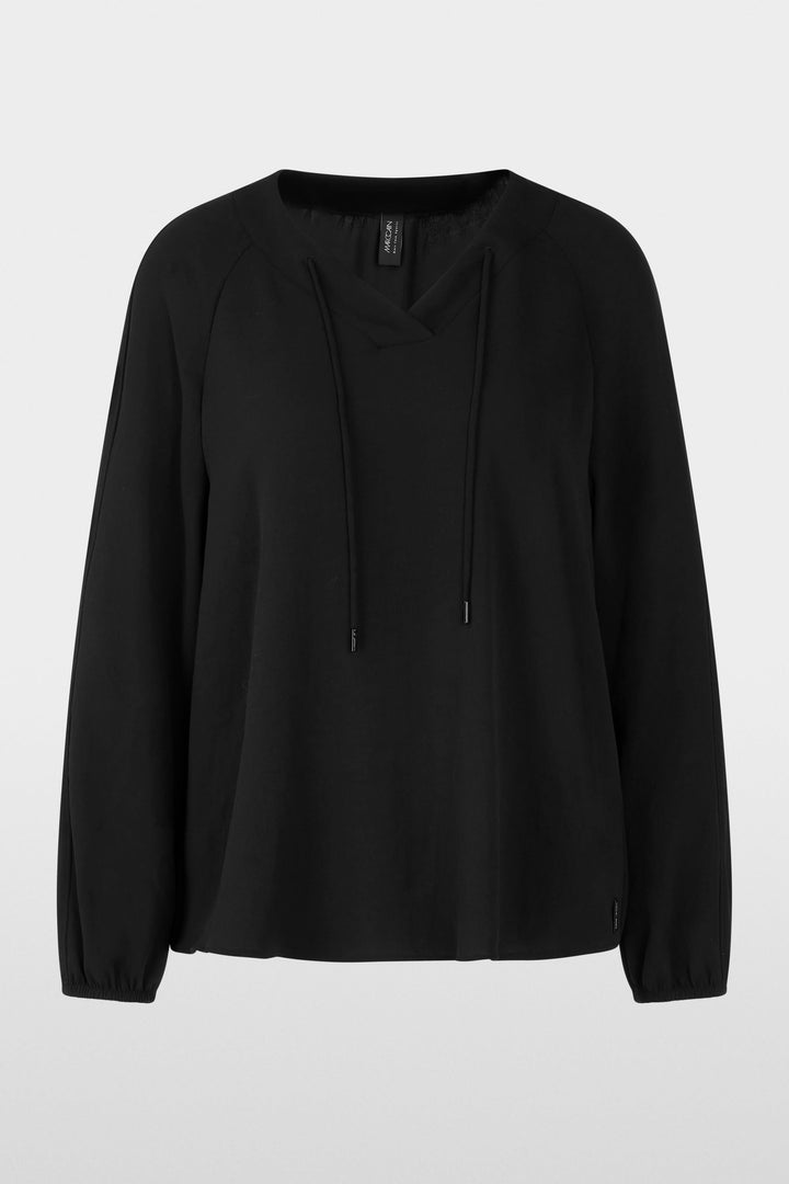 Blouse fluide noire à encolure en V avec manches longues bouffantes et cordon discret, idéale pour un look chic et moderne.