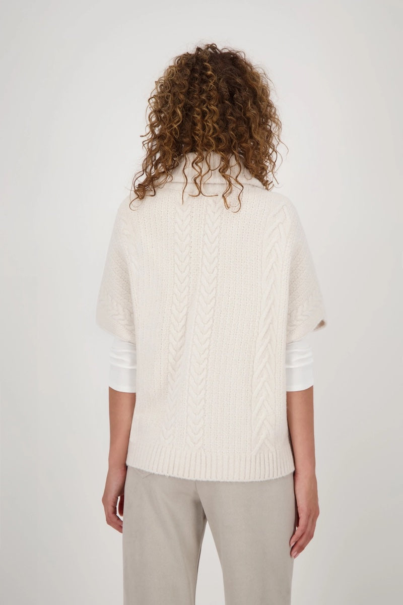 Cardigan en maille torsadée crème, coupe oversize avec col roulé, vue arrière, parfait pour un look tendance.