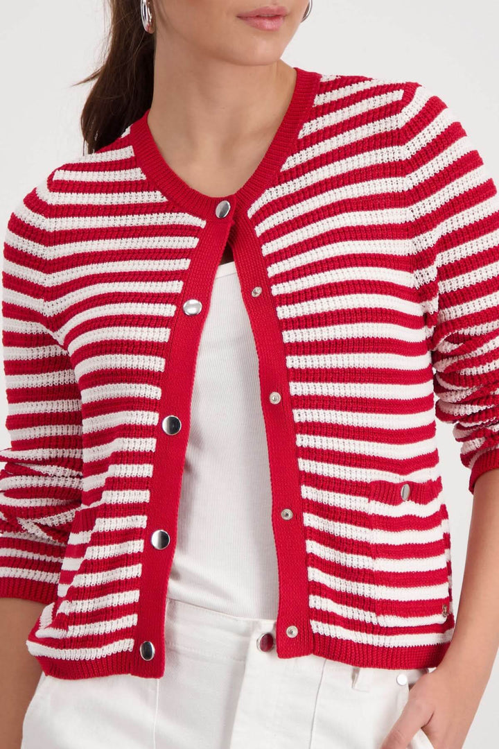 Cardigan rayé boutonné en maille rouge et blanche, coupe droite, encolure arrondie, manche longue, facile à porter décontracté ou soigné.