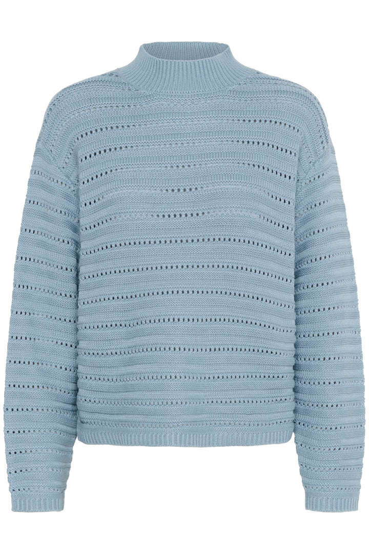 Chandail Dolly en tricot ajouré bleu avec col montant et manches longues, motif horizontal élégant, idéal pour un style chic et polyvalent.
