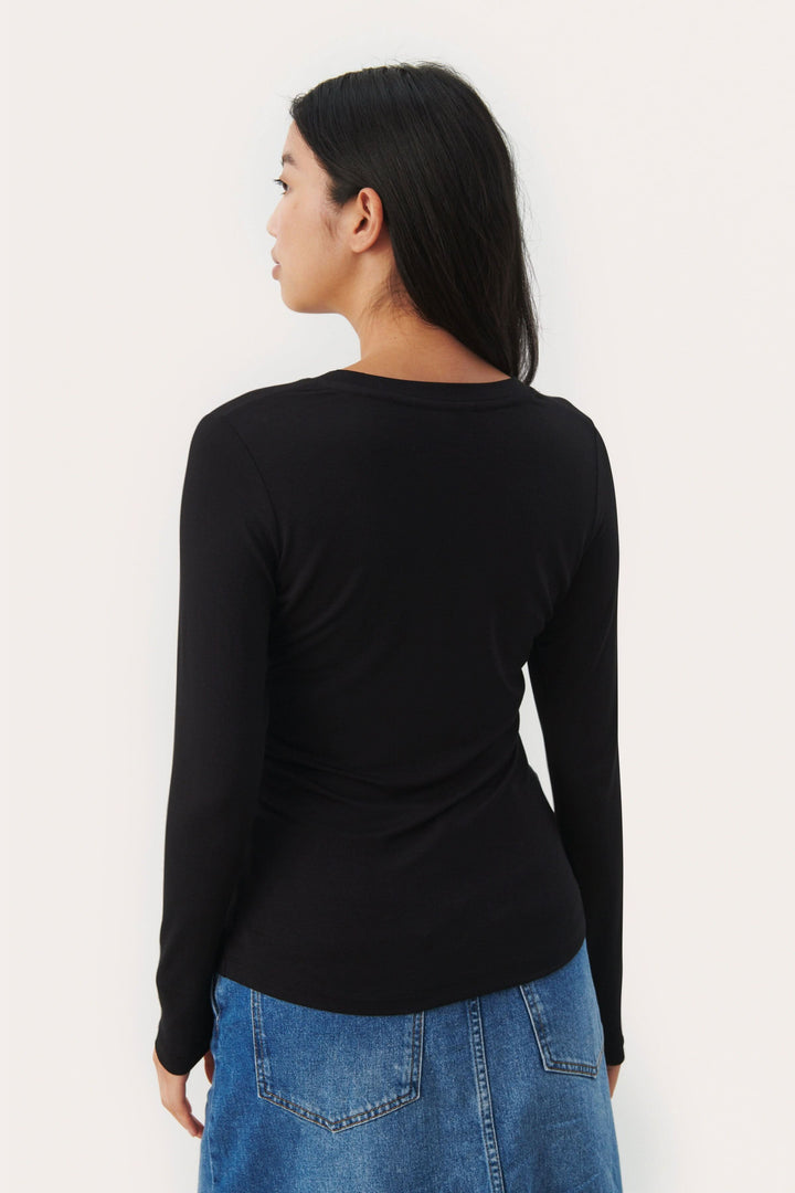 Chandail Emaja noir à manches longues, vue de dos, coupe ajustée, encolure ronde, style polyvalent.