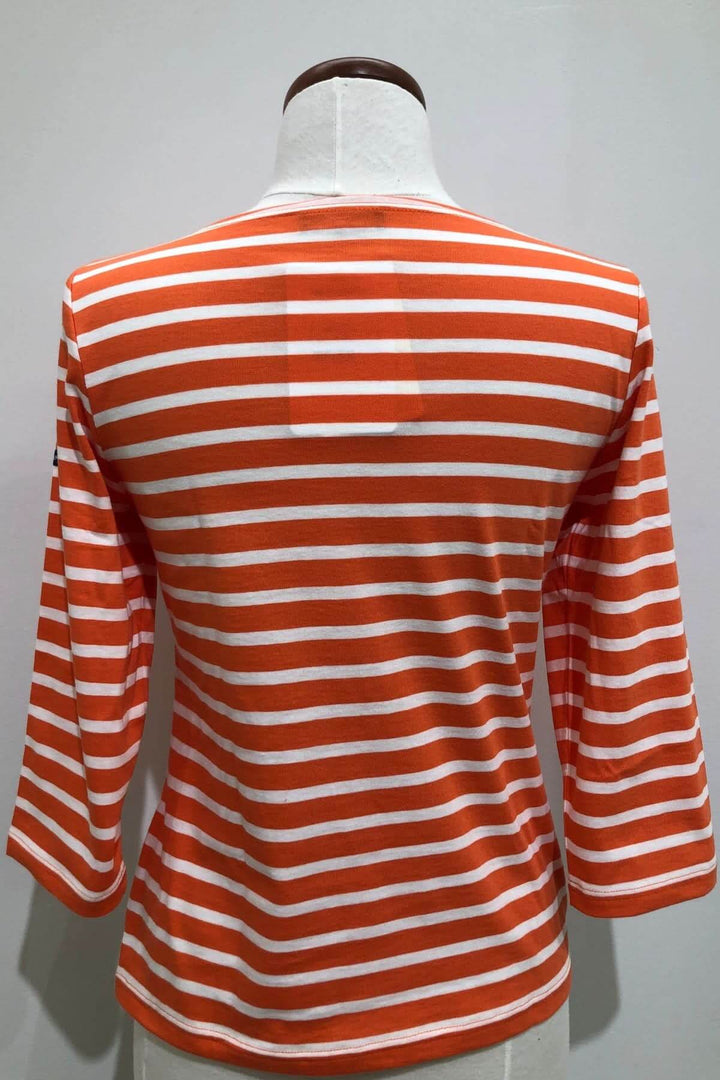 Chandail GALATHEE II à rayures orange et blanches, dos avec manches ¾ et encolure ronde.