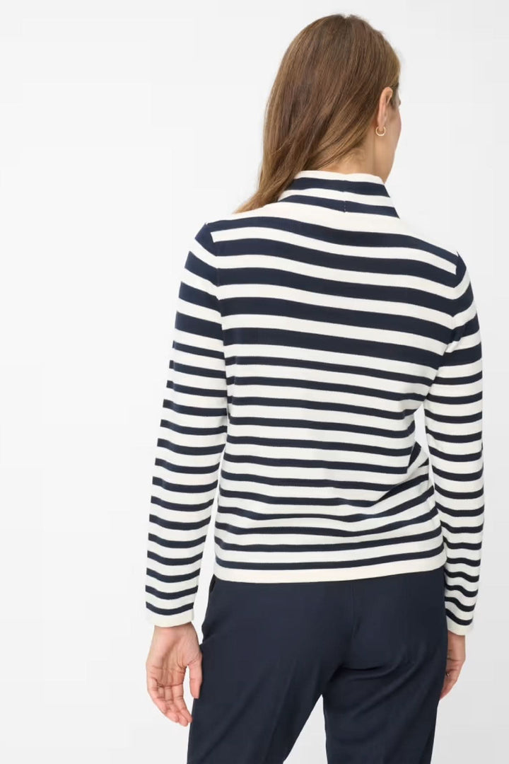 Chandail Lesley rayé avec col montant, manches longues et coupe ajustée, vue de dos, pour un style marin moderne et polyvalent.