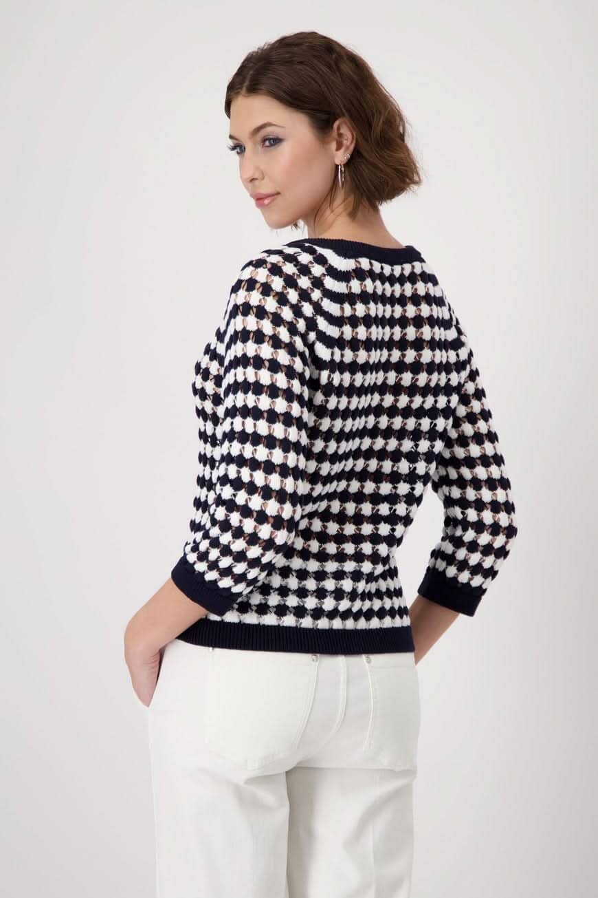 Pull ajouré en coton à motif rayé, col rond, manches ¾, style décontracté et chic.