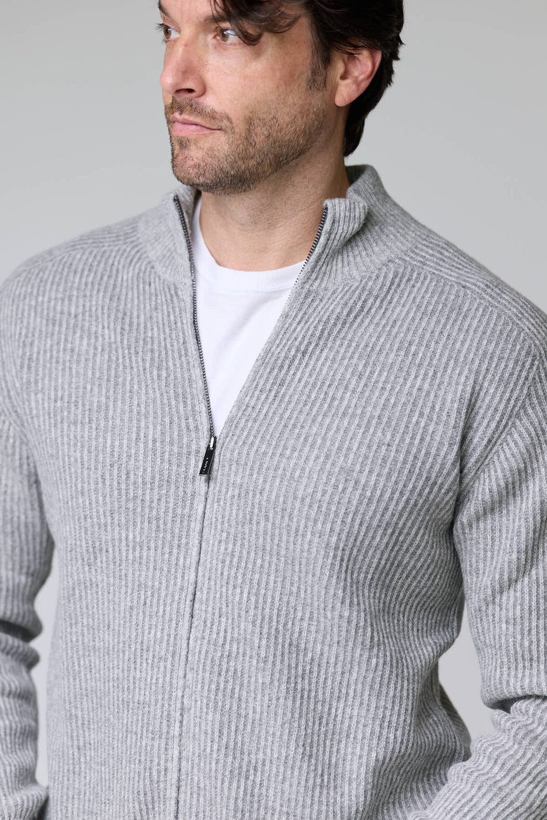 Chandail à demi-glissière torsadé en laine mérinos avec motif élégant, idéal pour un look intemporel et polyvalent.