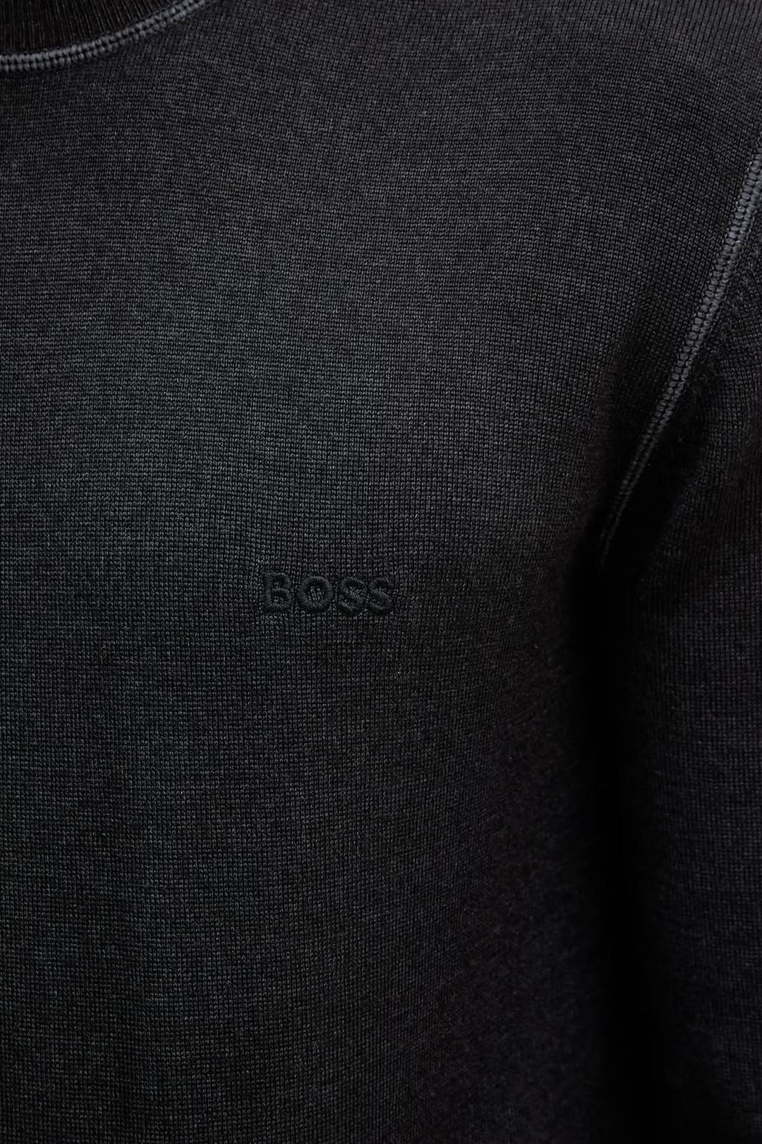 Chandail en laine vierge à col rond BOSS Orange, noir, léger, doux, manches longues, col côtelé. Parfait pour un confort quotidien.