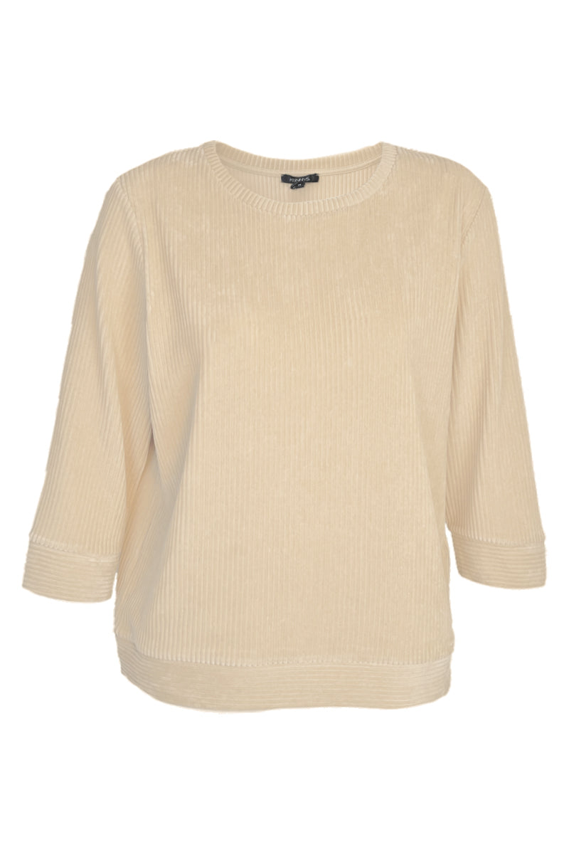 Chandail en maille côtelée beige avec manches trois-quarts, coupe légèrement ample et encolure ronde, idéal pour un style moderne et confortable.