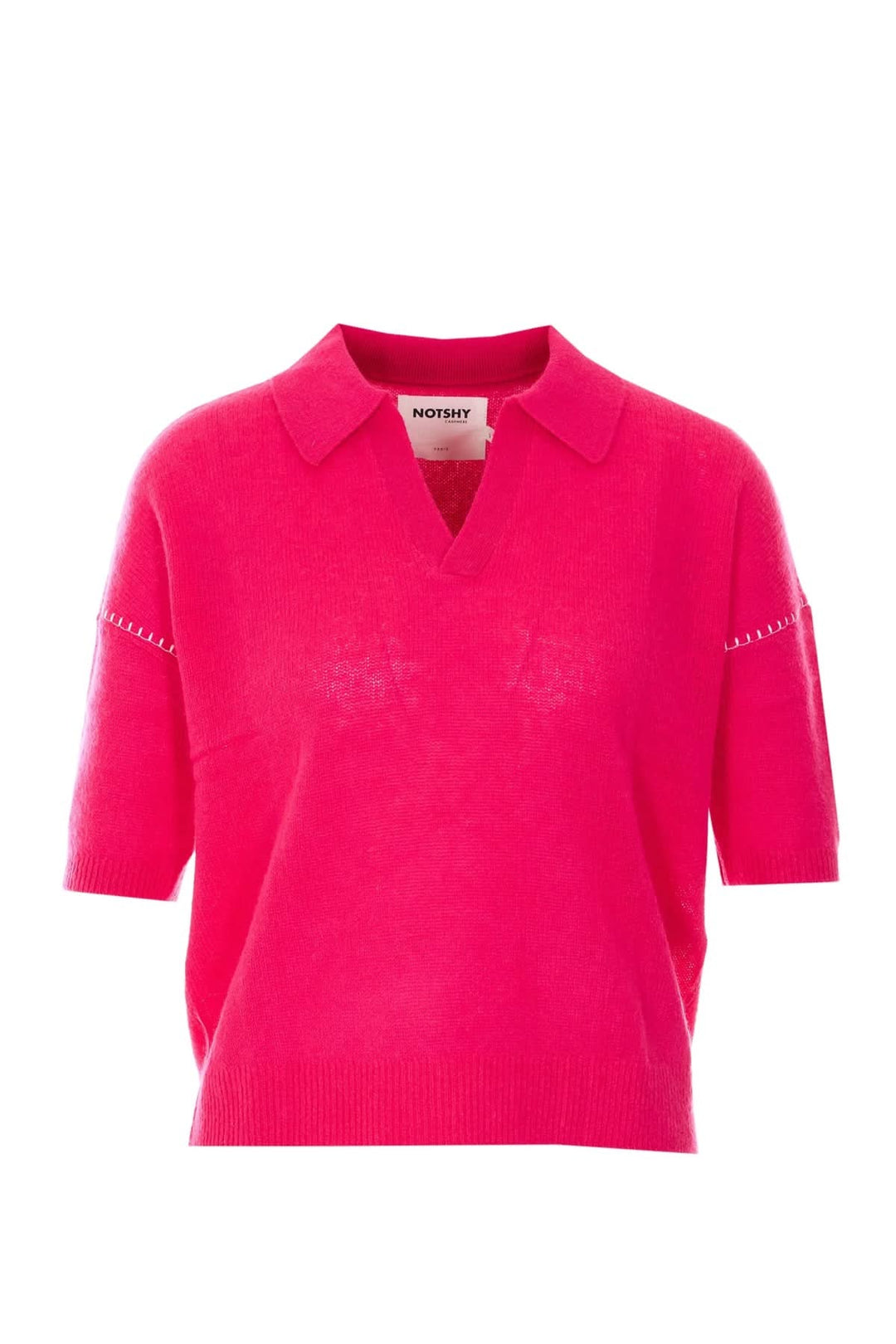 Chandail en maille fine rose avec col polo ouvert et manches courtes, parfait pour une allure élégante décontractée.