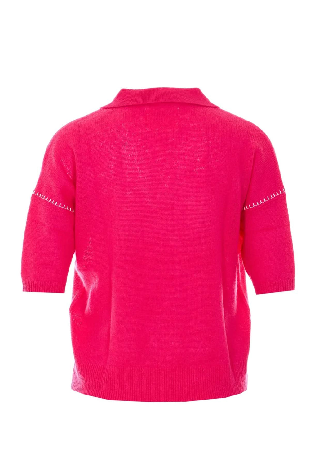 Chandail en maille fine avec col polo, coupe droite, manches courtes et finitions délicates aux épaules, affiché en rose.