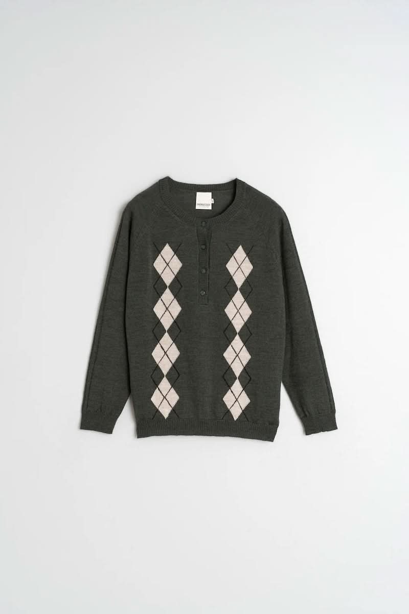 Chandail en mérinos avec motif argyle, col rond et patte de boutonnage pour un look élégant et moderne.