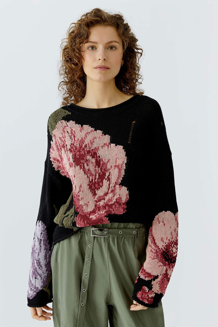Chandail imprimé floral avec motif expressif, coupe décontractée et détails ajourés en maille pour un style artistique et confortable.