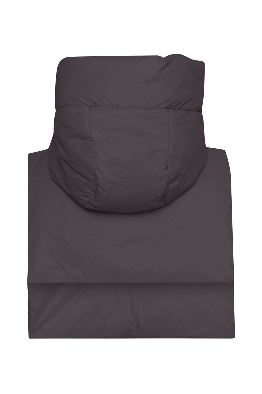 Chapeau capuche matelassé gris, idéal pour ajouter chaleur et style en hiver avec un manteau long.