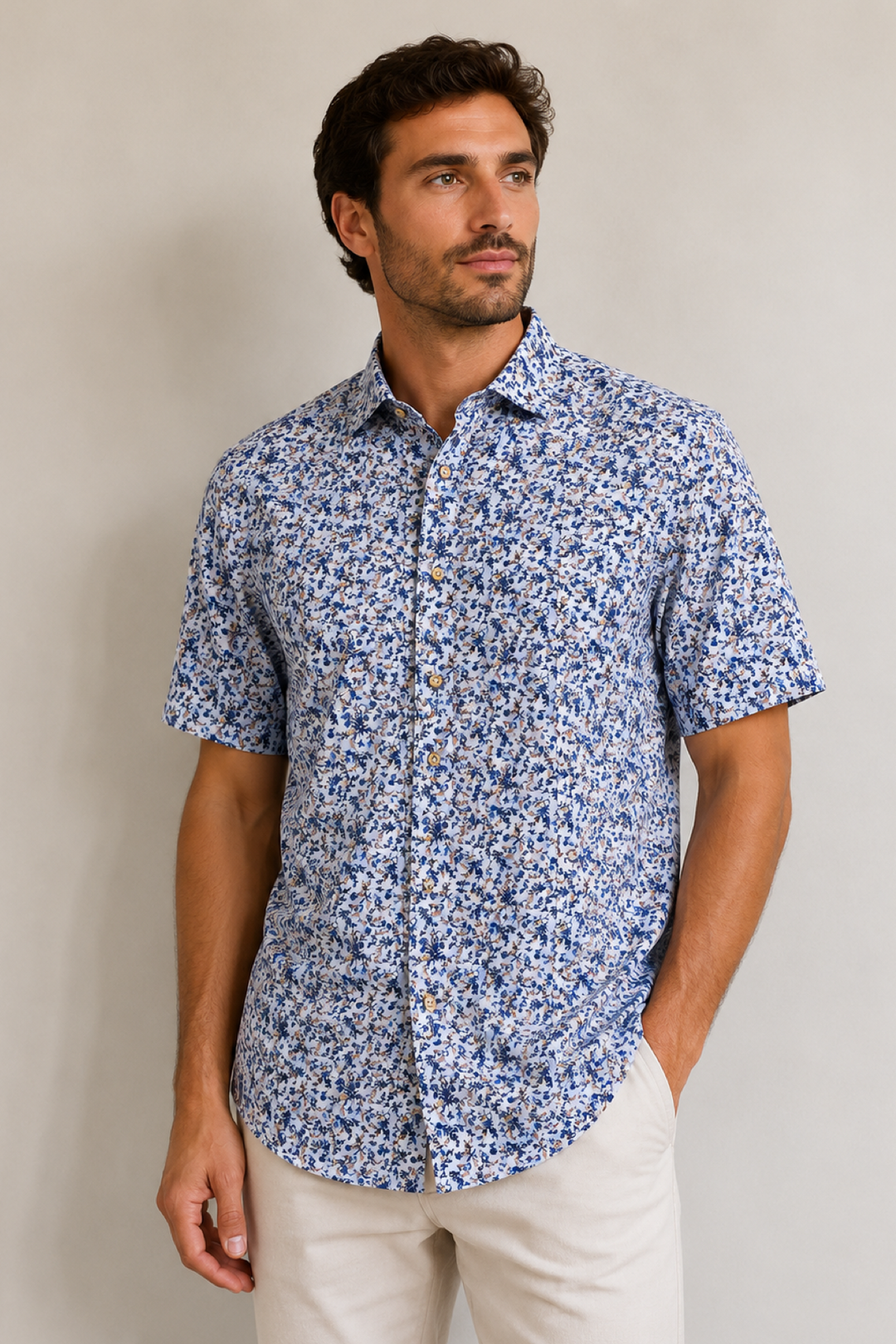 Short-sleeved shirt with a floral pattern