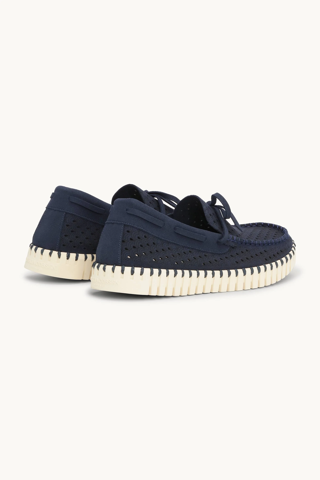 Chaussure Tulip de marin, modèle slip-on perforé bleu, semelle contrastante pour style décontracté et confort quotidien.