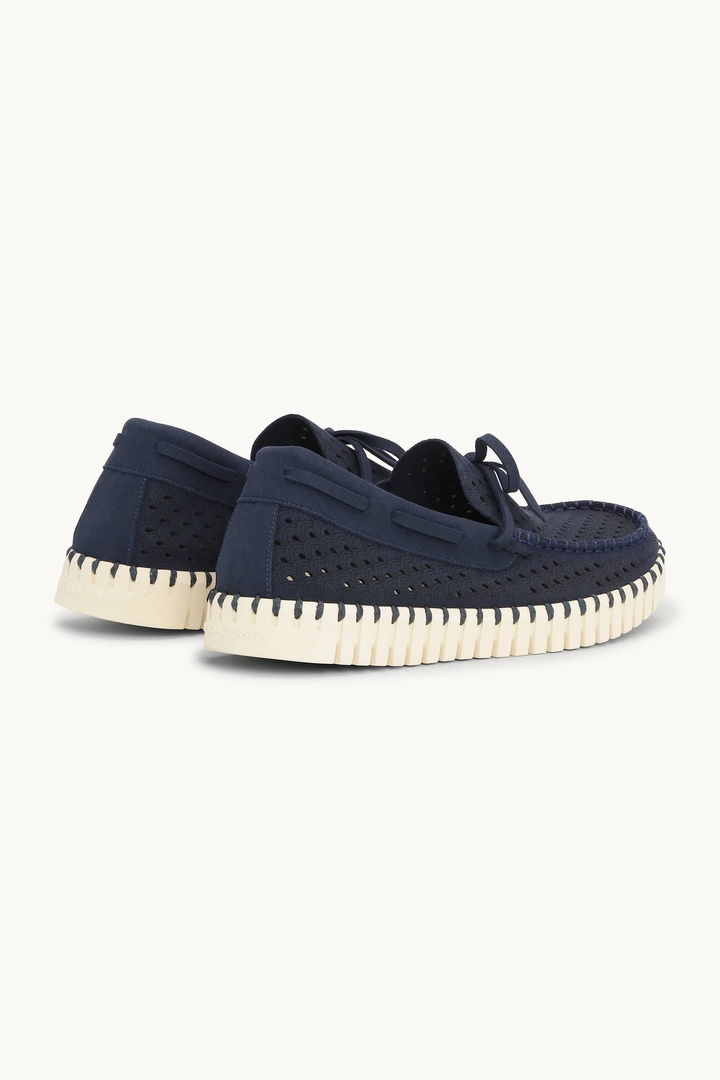 Chaussure Tulip de marin, modèle slip-on perforé bleu, semelle contrastante pour style décontracté et confort quotidien.