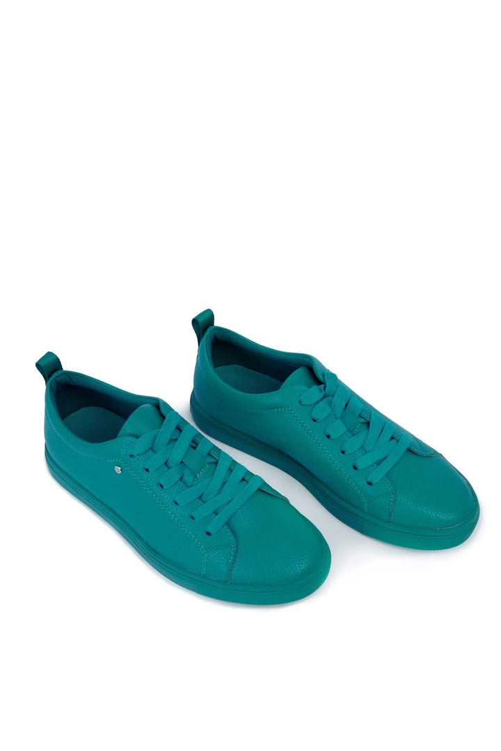 Chaussures simples à lacets pour femme, design moderne en couleur turquoise, idéales pour un look décontracté.