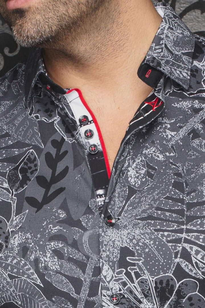 Chemise Ronaldo à manches courtes, motif floral noir et blanc, col avec ruban rouge, détails stylisés.