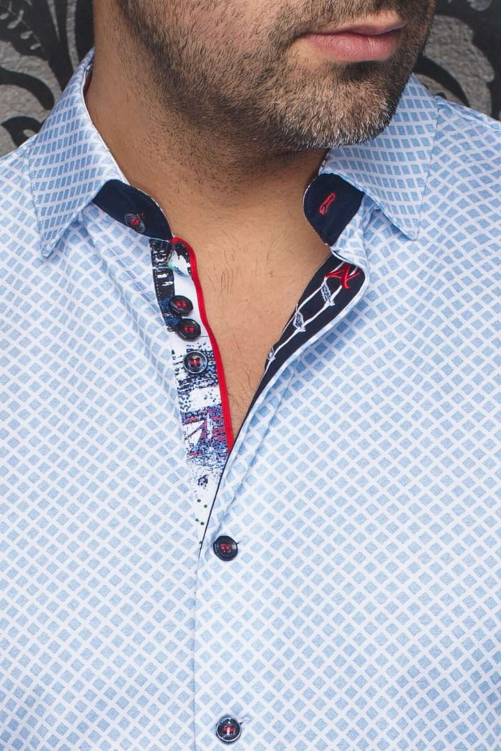 Chemise Terrano à manches courtes avec motif géométrique et col contrastant pour un look élégant et décontracté.