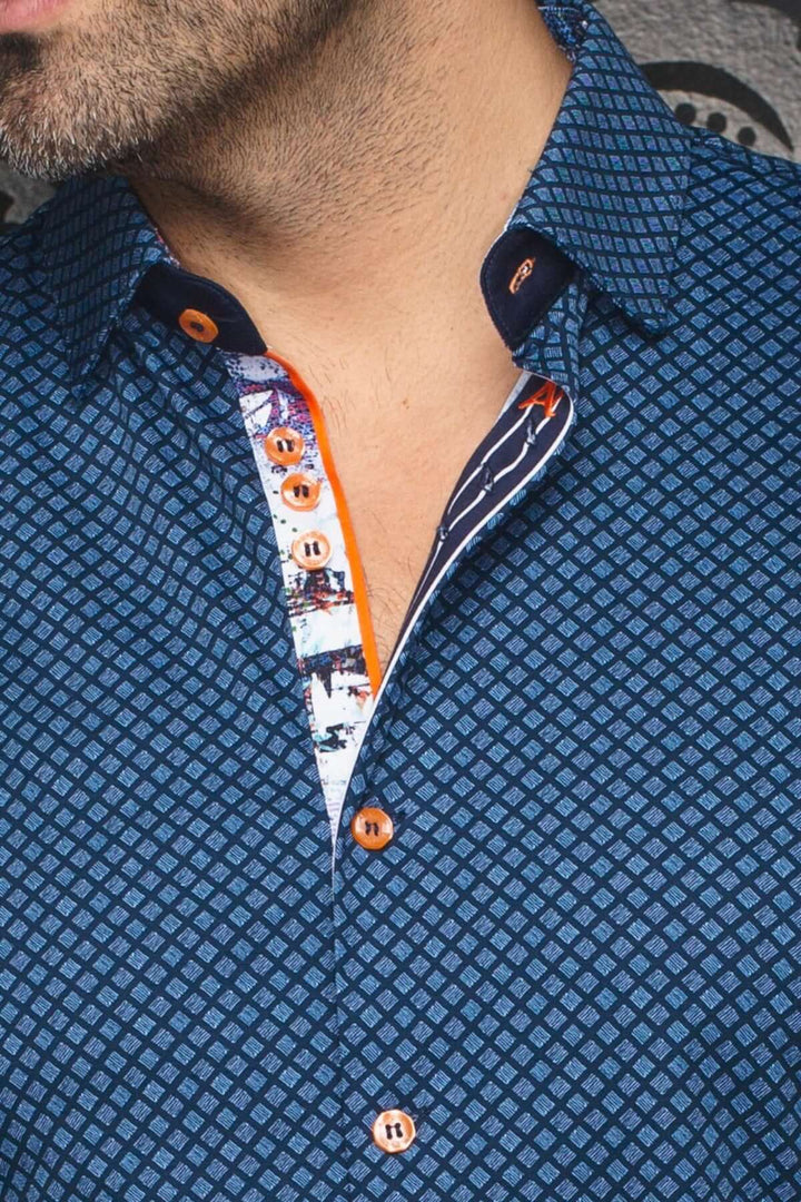 Chemise Terrano à manches courtes, motif géométrique, col contrastant et patte de boutonnage élégante.