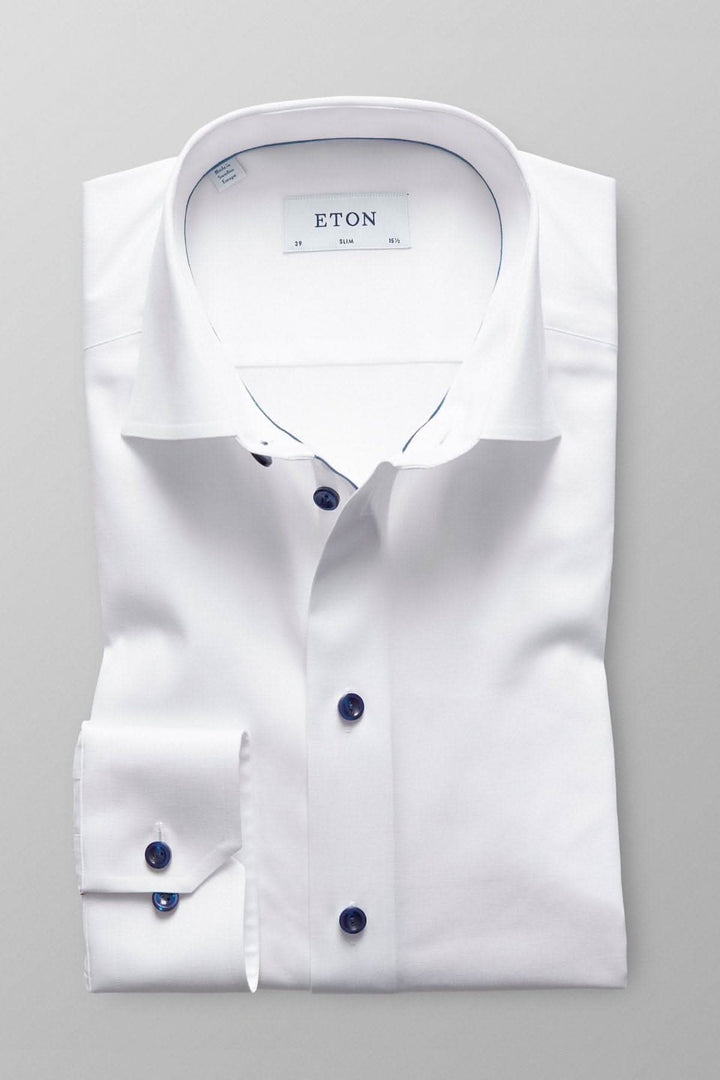 Chemise blanche ETON avec boutons marines, infroissable et élégante pour un look professionnel.