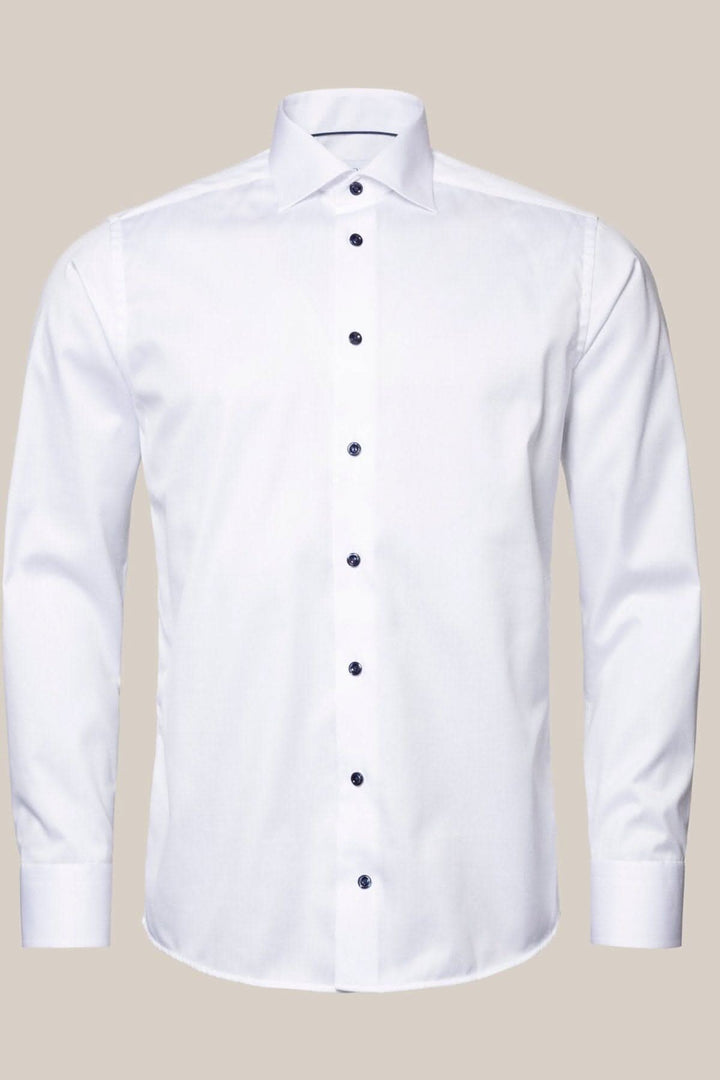 Chemise blanche en twill avec boutons marins, infroissable et élégante, parfaite pour les tenues d&