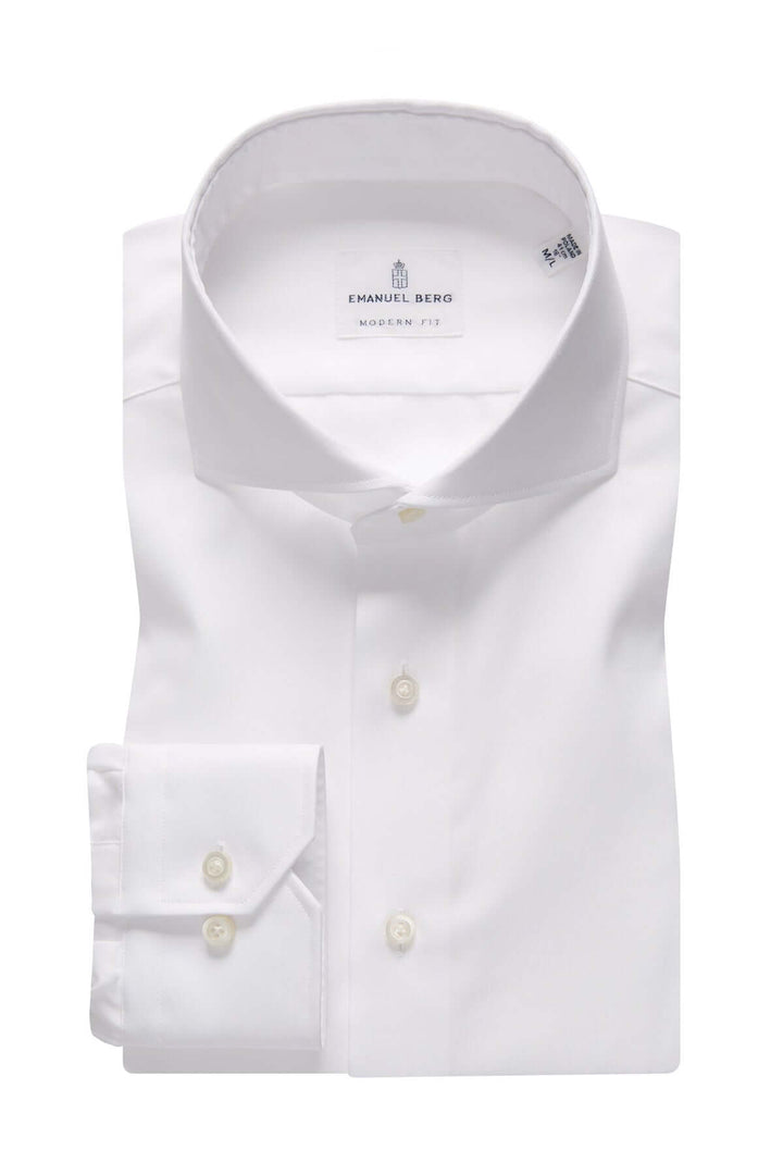 Chemise blanche à col Harvard avec boutons assortis, élégante et moderne, en twill de coton résistant aux plis.