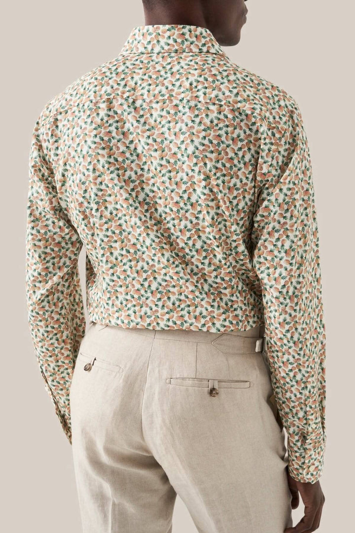 Chemise habillée en coton et TENCEL™ avec motif ananas, vue arrière sur fond neutre.