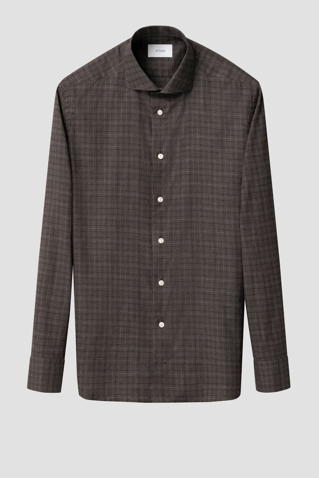 Chemise en flanelle à carreaux marron, coupe ajustée et col classique, parfaite pour un look élégant.