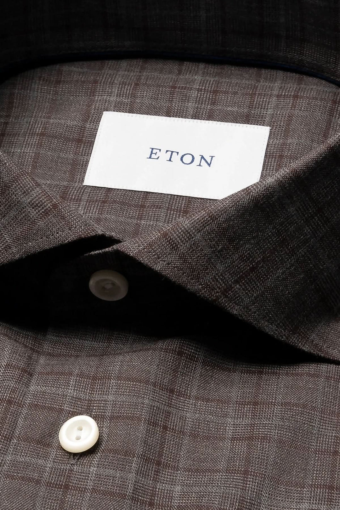 Chemise en flanelle à carreaux marron avec étiquette ETON et bouton, élégante et confortable pour un look raffiné.
