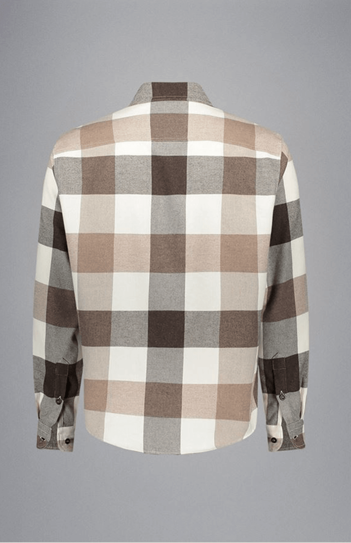 Chemise en flanelle à grands carreaux neutres dans des teintes naturelles vue de dos.