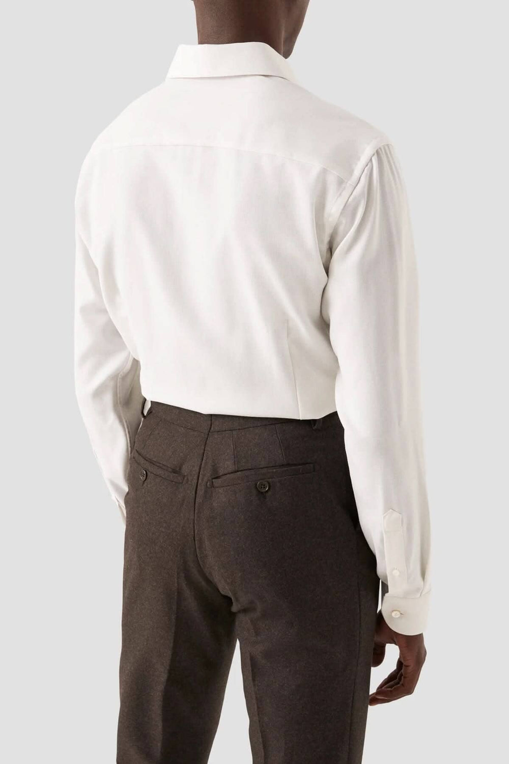 Chemise en laine fine d'été, vue arrière, élégante et confortable, idéale pour un look soigné.