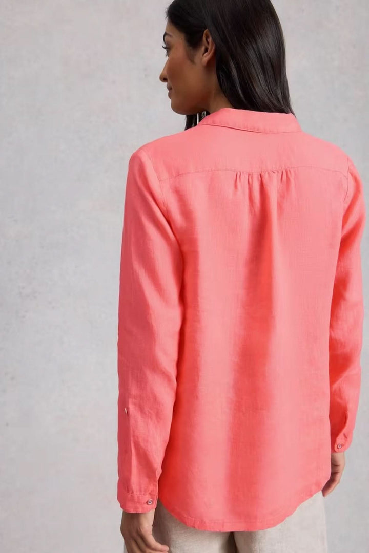 Vue de dos de la Chemise en lin Sophie légère et fluide en rose, offrant une coupe ample et confortable pour un style décontracté.