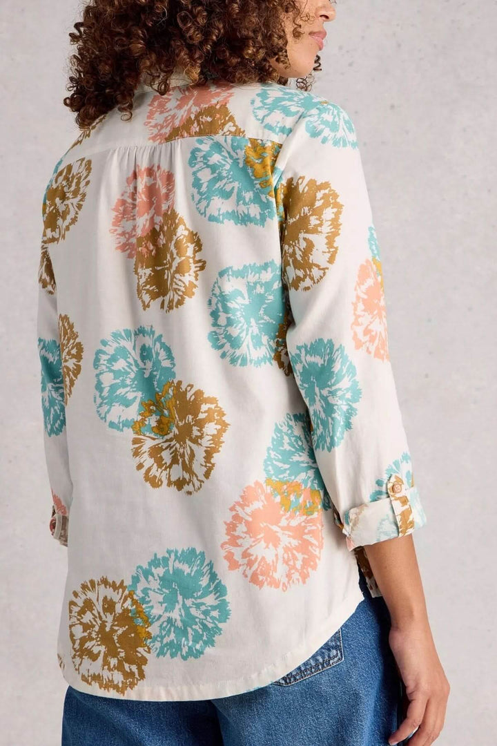 Chemise imprimée coupe décontractée Sophie, manches longues et motifs graphiques colorés pour un style féminin et confortable.