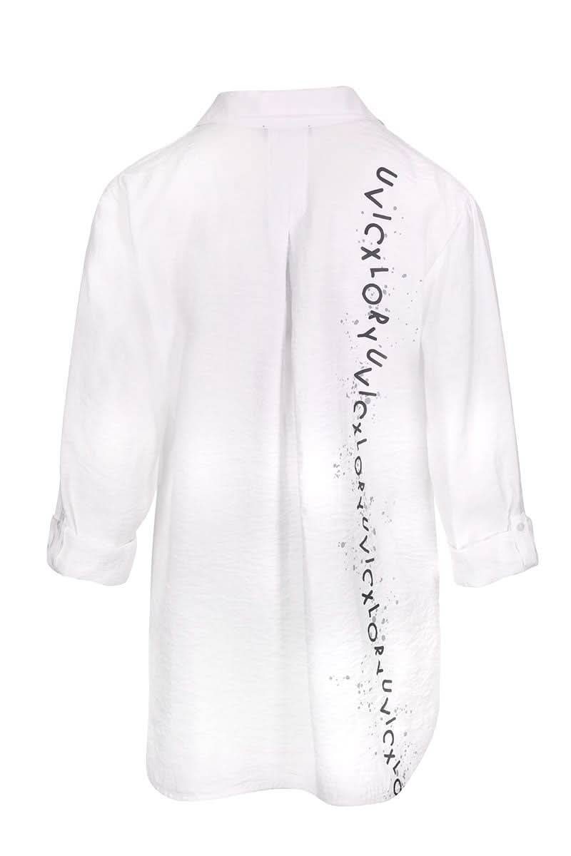 Chemise imprimée à manches retroussables avec détails artistiques et manches longues retroussables, vue de dos.