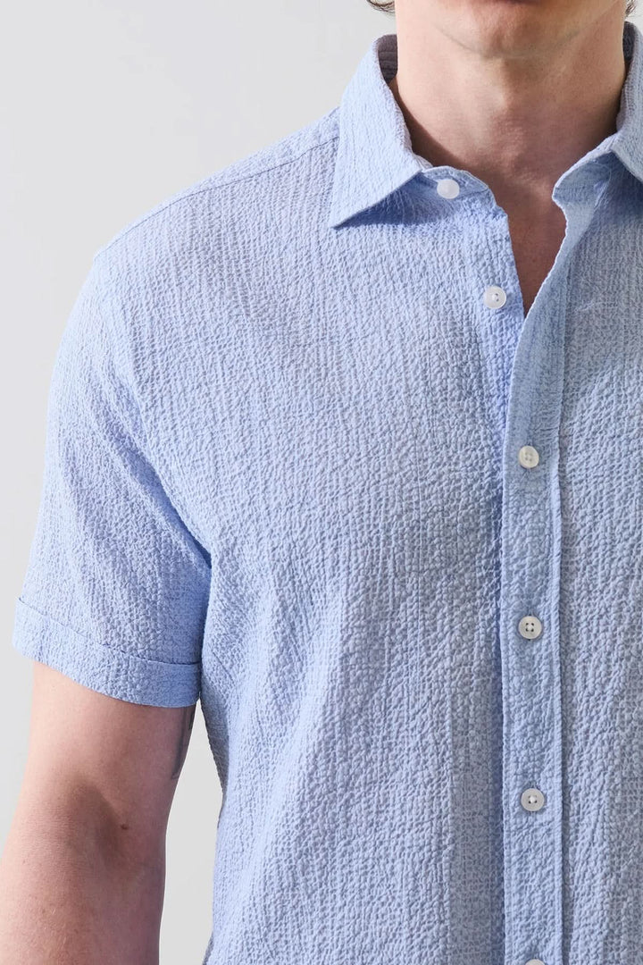 Short-sleeve shirt in stretch seersucker