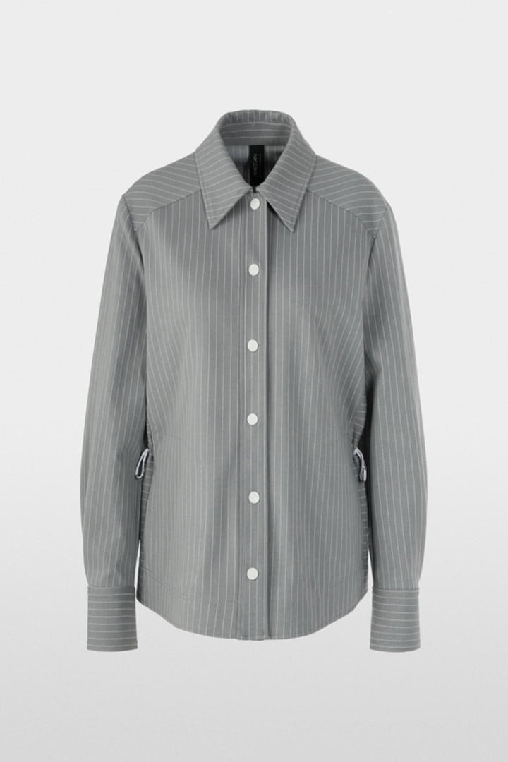 Chemise rayée décontractée avec motif classique, col et poignets, boutons-pression et poches latérales, élastique à la taille.
