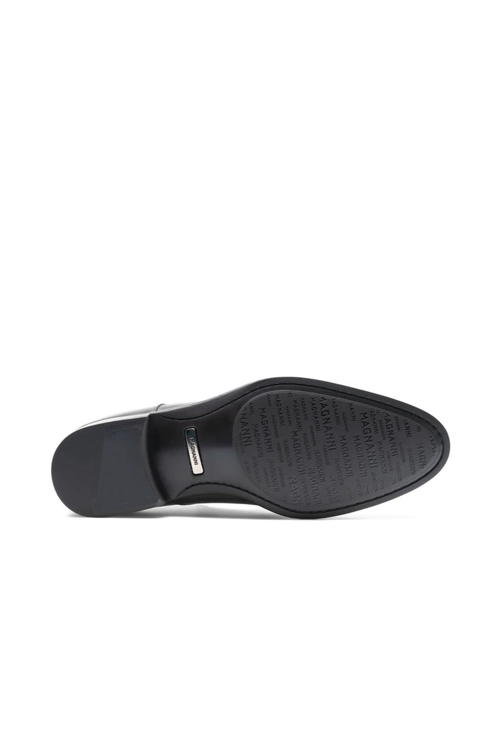 Semelle en caoutchouc du Derby Harlan en cuir offrant confort et stabilité pour un style smart-casual élégant.