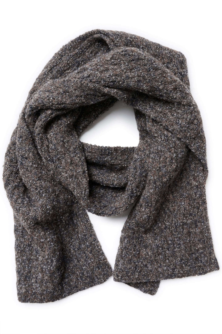 Foulard Graia en maille texturée, long et épais, parfait pour la chaleur et le style moderne en hiver. Idéal sur manteaux et chandails.