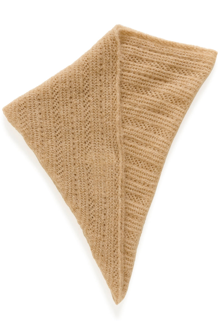 Foulard Sizze tricot léger beige avec finition effilée et format allongé, idéal pour un look minimaliste et moderne en automne.