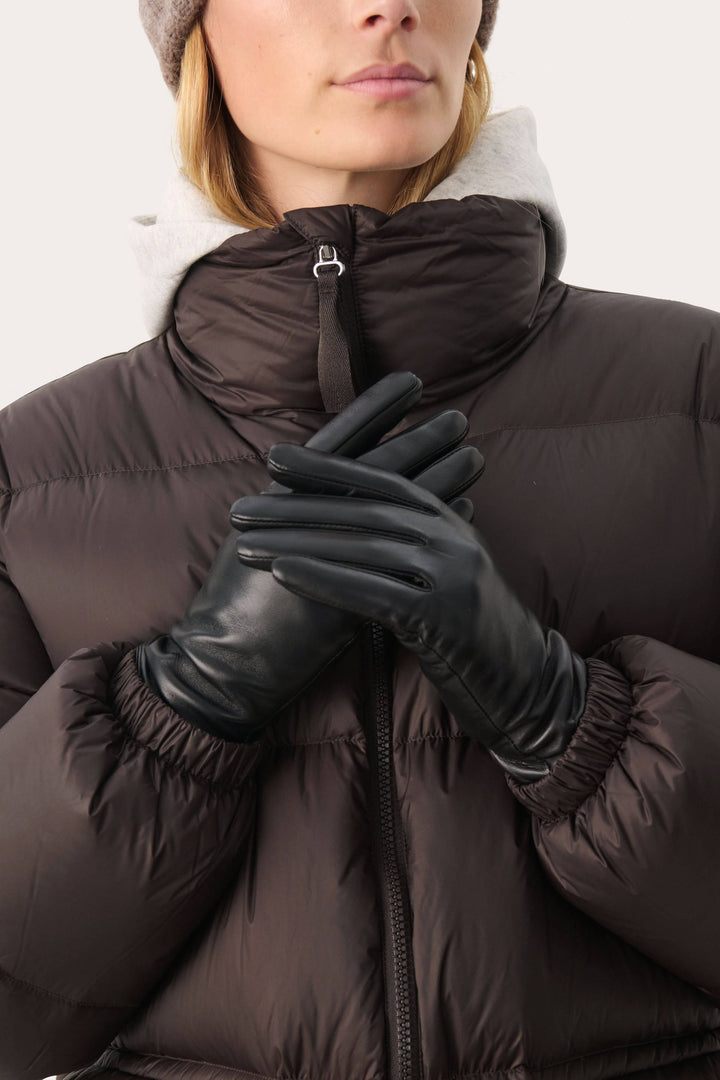 Gant Carrin - Gants en cuir véritable, élégants et fonctionnels pour les journées froides, portés avec manteau pour look sophistiqué.