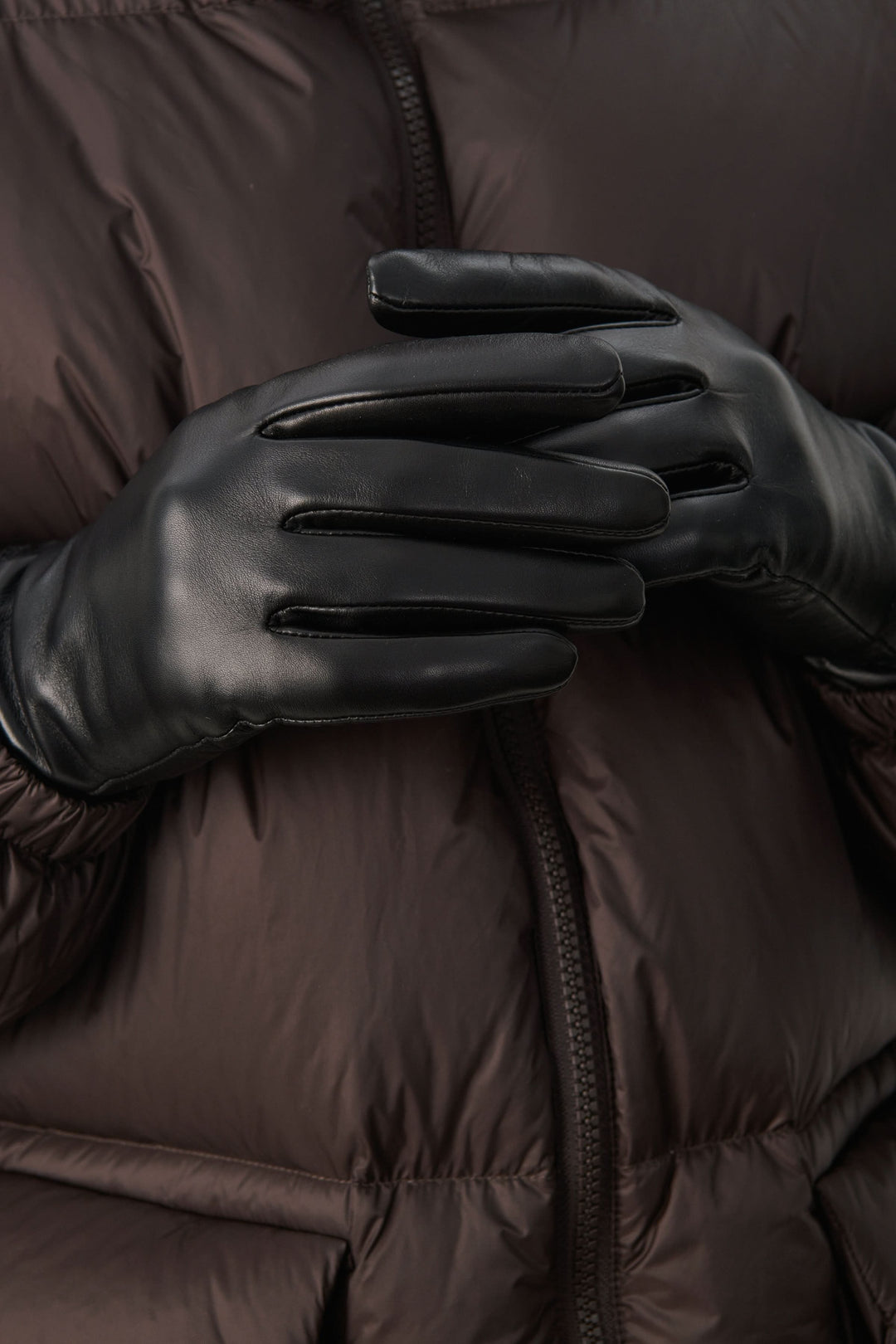 Gant Carrin - gants en cuir véritable, élégants et fonctionnels pour temps froid avec doublure douce, coupe ajustée pour confort et chaleur.