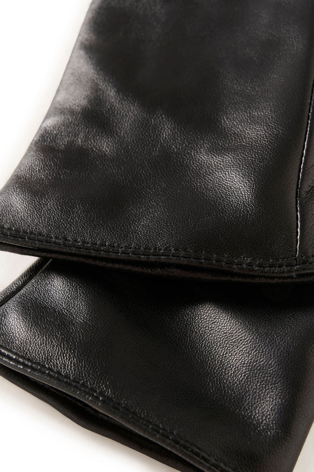 Gant Carrin en cuir véritable noir, élégant et fonctionnel pour les journées froides, coupe ajustée garantie confort et chaleur.