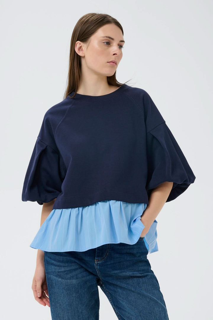 Haut ouaté avec ourlet Dessy avec coupe ample et manches volumineuses pour un style moderne et féminin, effet superposé.