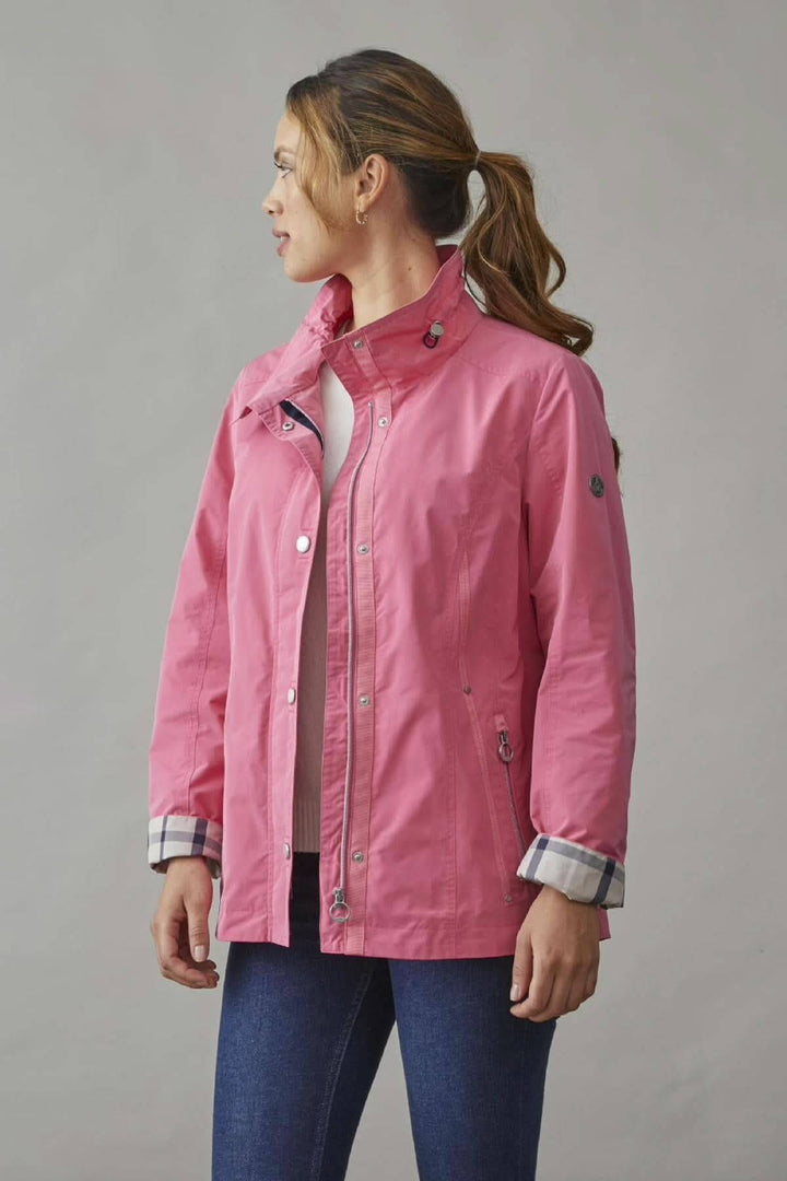 Imperméable rose sans capuchon, coupe décontractée, poches et fermeture éclair, ajustable au col.