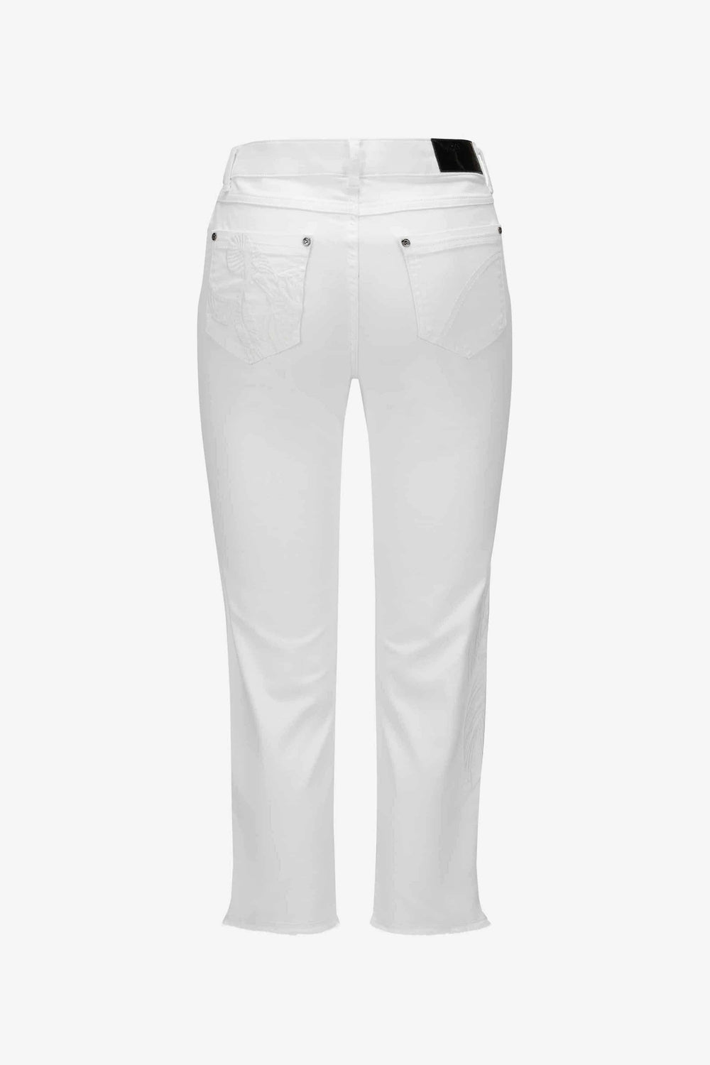 Jean 7/8 blanc, coupe ajustée, ourlet effiloché et broderie décorative à l'arrière, vue de dos.