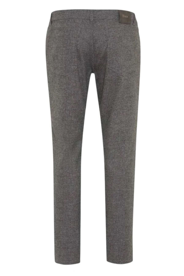 Jean en flanelle à coupe ajustée, élégance et confort, vue arrière du pantalon gris, idéal pour un style chic et décontracté.