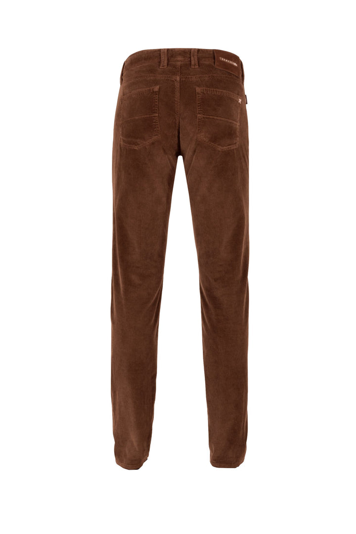 Jean en corduroy marron, confort ajusté avec finition 5 poches, idéale pour un look élégant cet hiver.